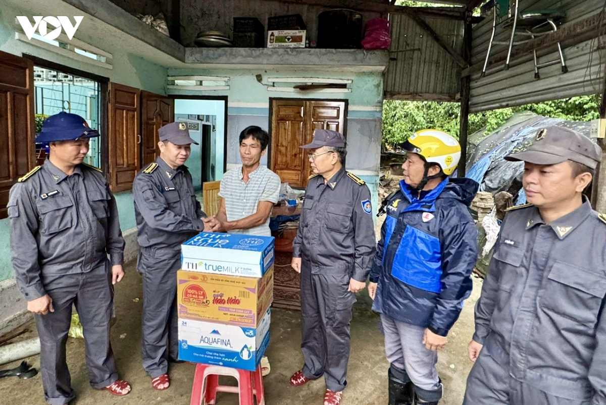 chi doi kiem ngu so 4 ho tro nhan dan khanh hoa ung pho mua lu hinh anh 2