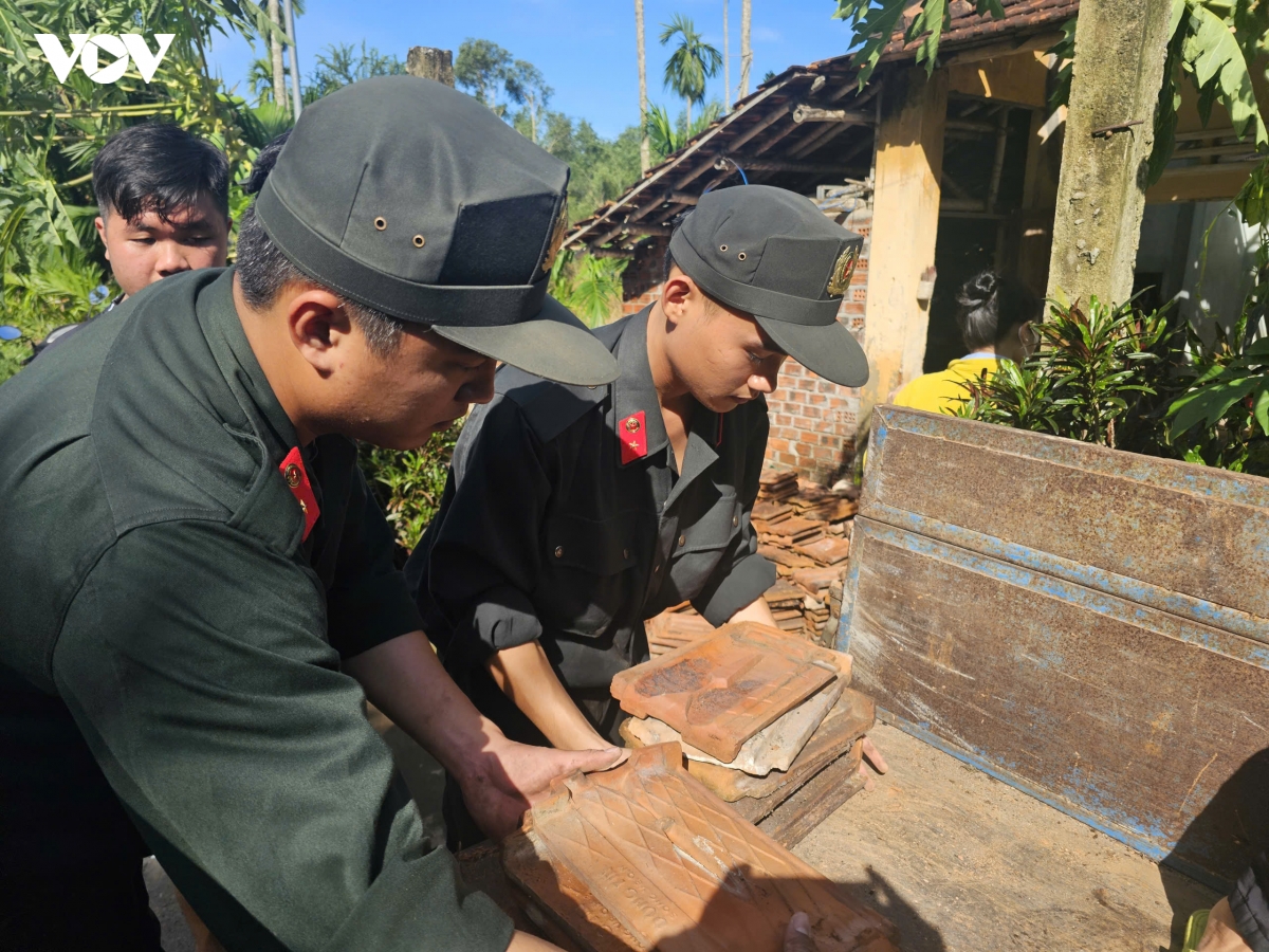 quang ngai gap rut khac phuc hau qua bao so 13 va loc xoay hinh anh 3