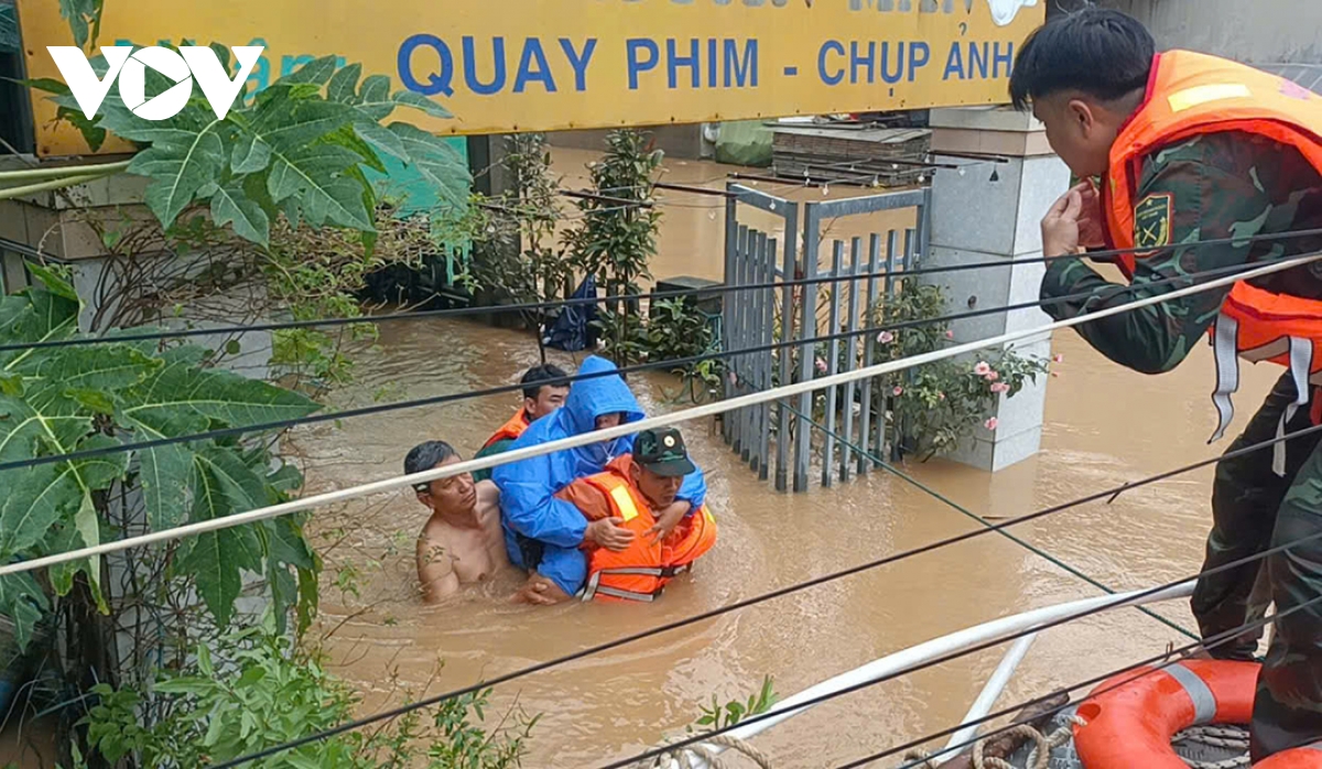 Xả lũ, núi lở và tiếng cầu cứu trong đêm