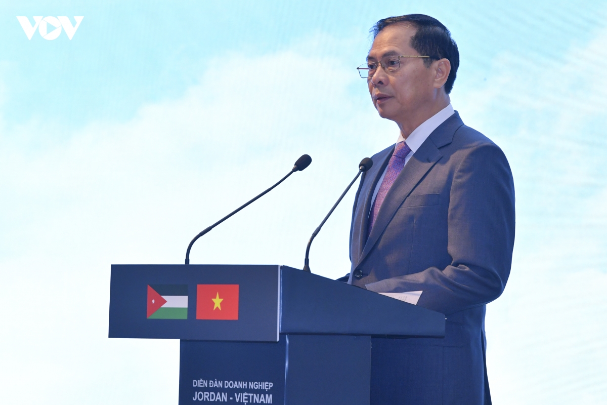 quoc vuong jordan va pho thu tuong bui thanh son du dien dan doanh nghiep 2 nuoc hinh anh 1
