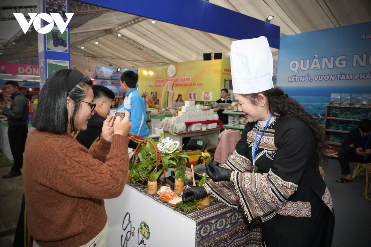 Các gian hàng vật lý tại hội chợ có thể thông qua Megalive để quảng bá sản phẩm của mình đi xa hơn