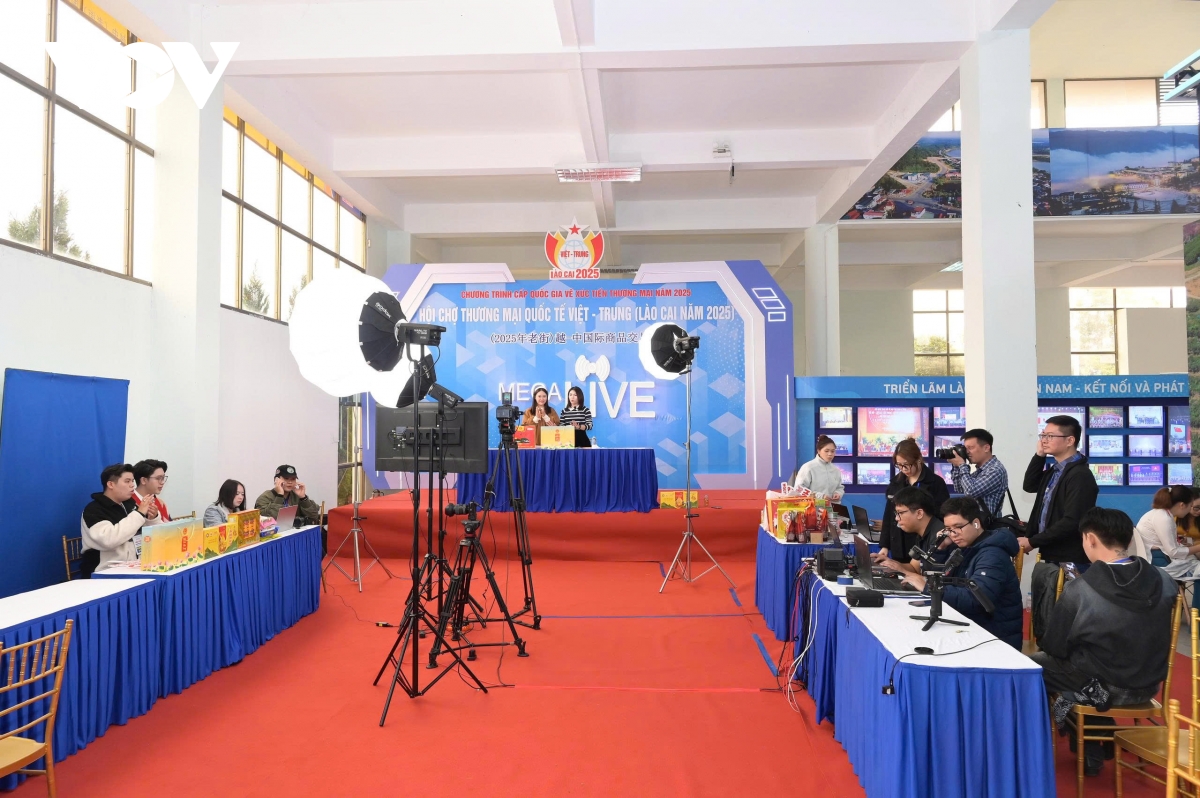 Megalive Lào Cai: Đưa “sàn ảo” khuấy động hội chợ thực