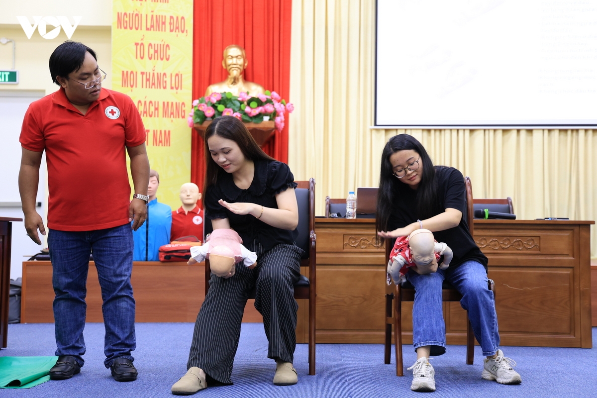 vov tp.hcm tap huan ky nang so cap cuu cho nguoi lao dong hinh anh 3