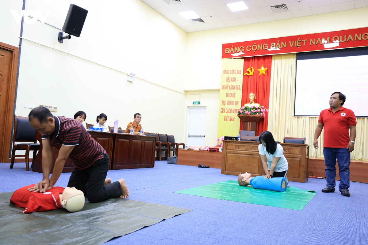 vov tp.hcm tap huan ky nang so cap cuu cho nguoi lao dong hinh anh 7