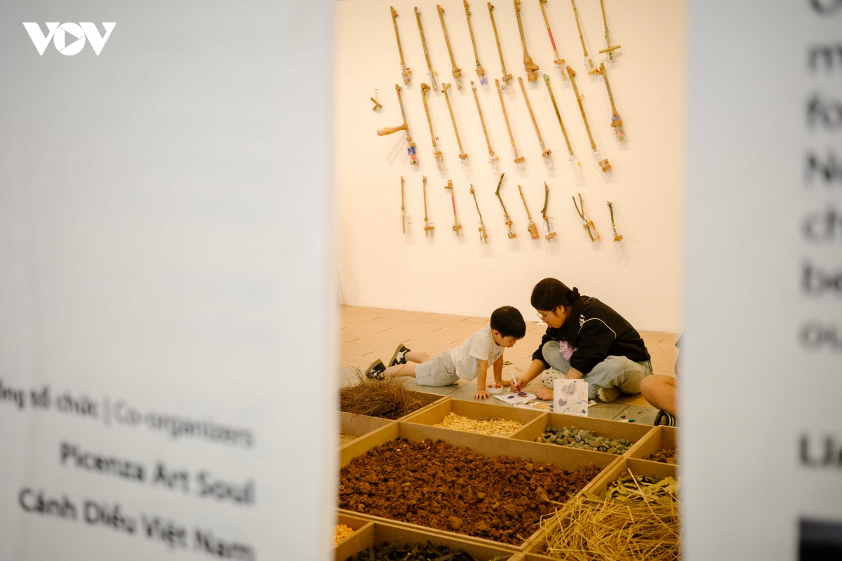  choi ri khi tri tuong tuong cua tre em duoc danh thuc va cat loi hinh anh 2