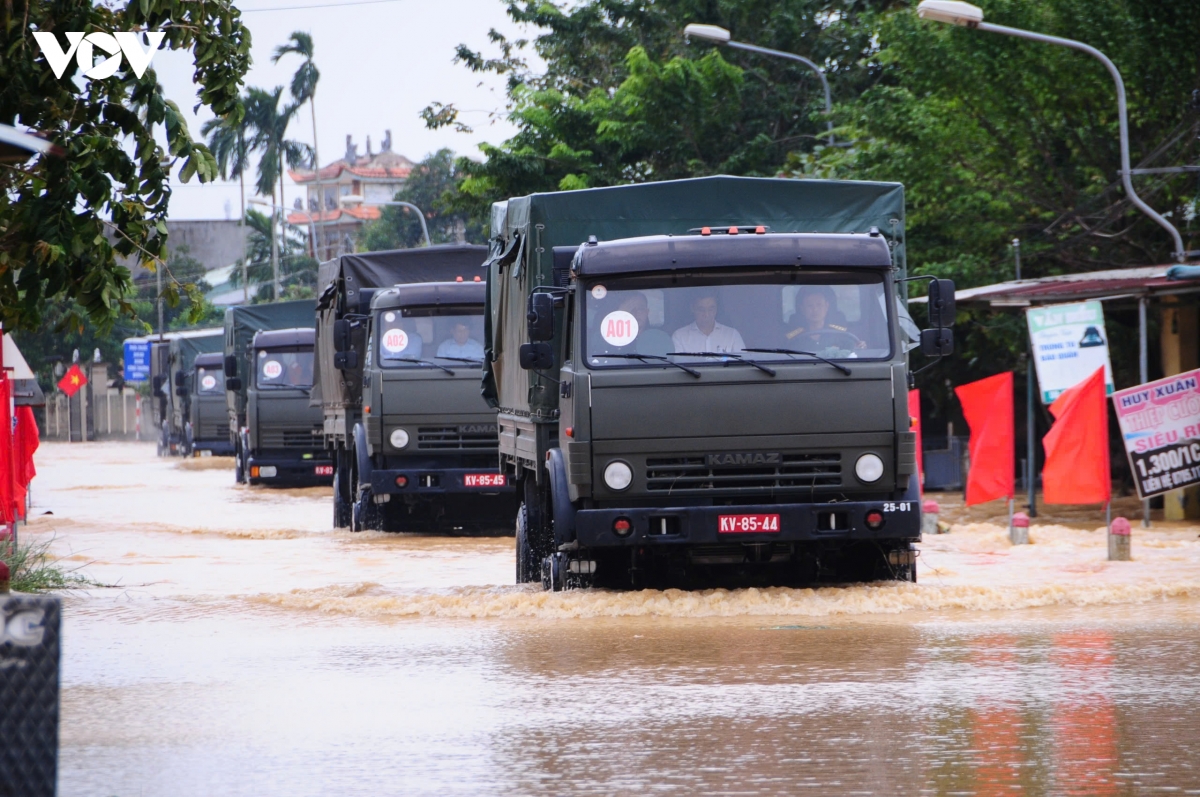chu tich nuoc luong cuong tham hoi, dong vien ba con vung lu go noi, Da nang hinh anh 1