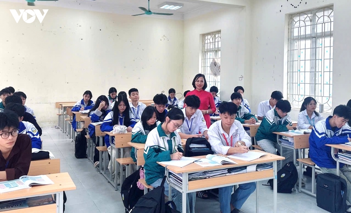 nguoi giu lua cho nhung bai hoc lich su o truong noi tru lao cai hinh anh 1