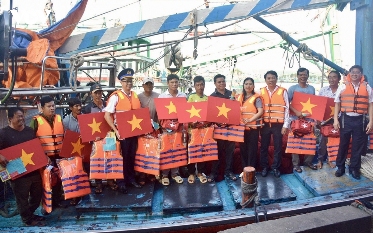 canh sat bien vung 3 dong hanh cung ngu dan lam Dong chong khai thac iuu hinh anh 1