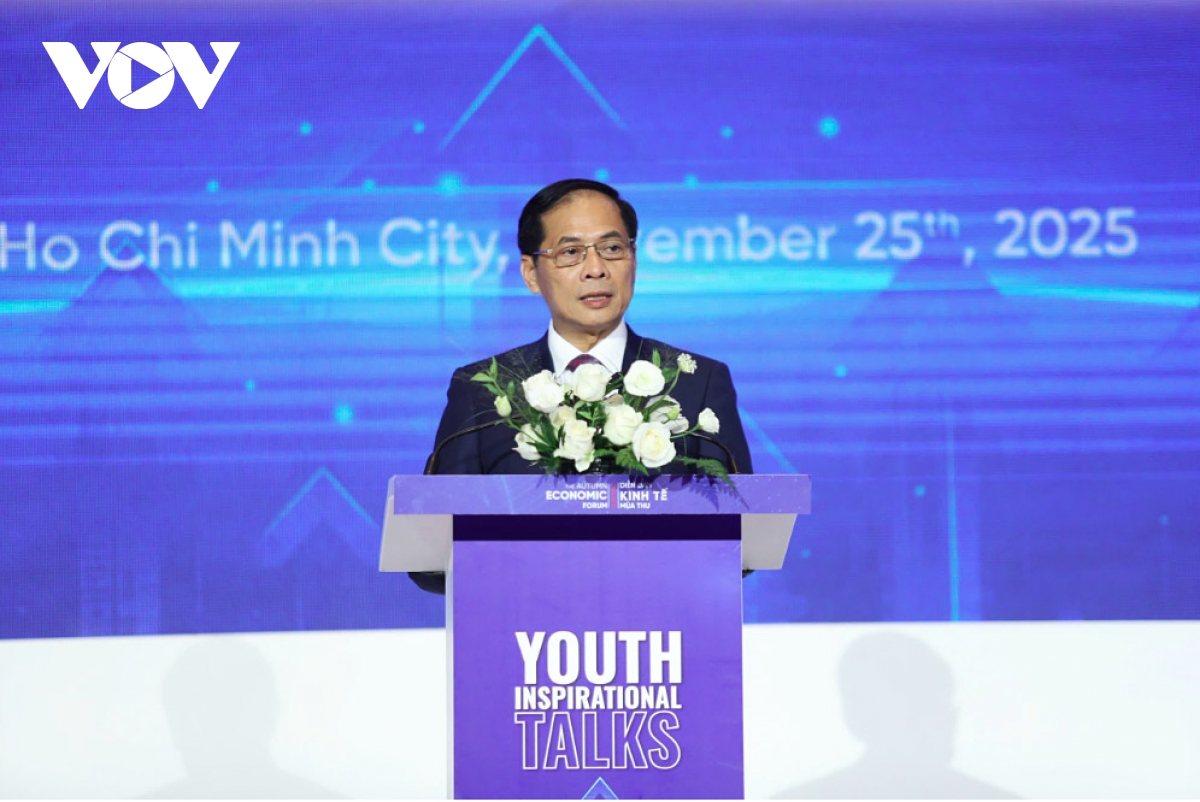 young intellectuals talkshow kick-starts 2025 autumn economic forum picture 1