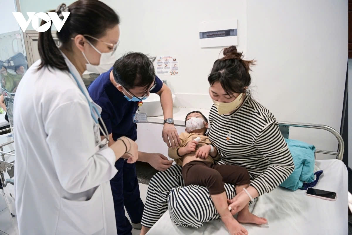 Doctors warn of severe flu complications amid surge in child hospitalisations