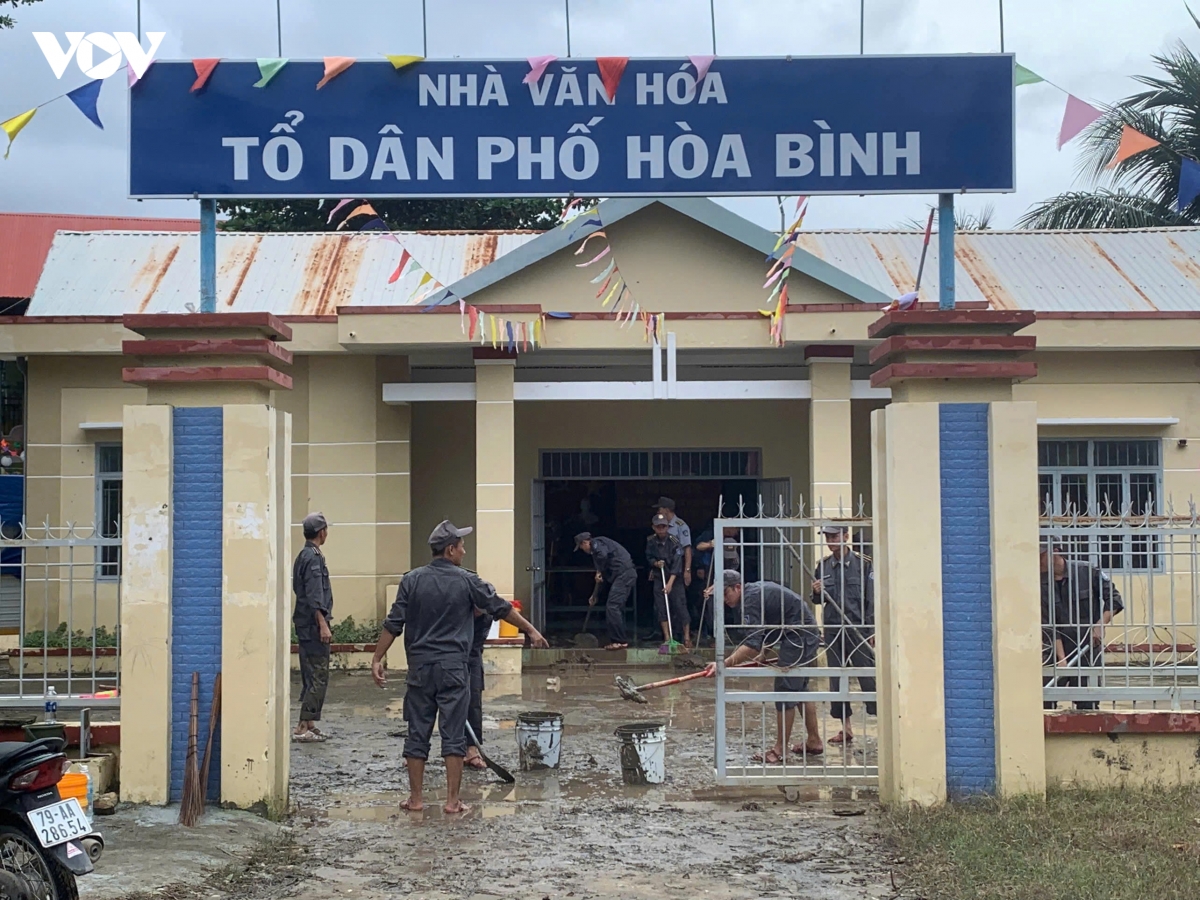 chi doi kiem ngu so 4 tich cuc ho tro nguoi dan khac phuc hau qua mua lu hinh anh 2