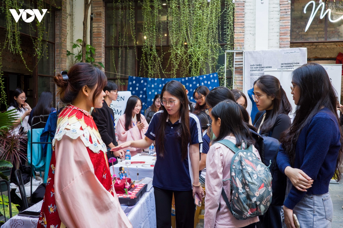 gen z gap di san khi nguoi tre lam song day gia tri truyen thong hinh anh 20