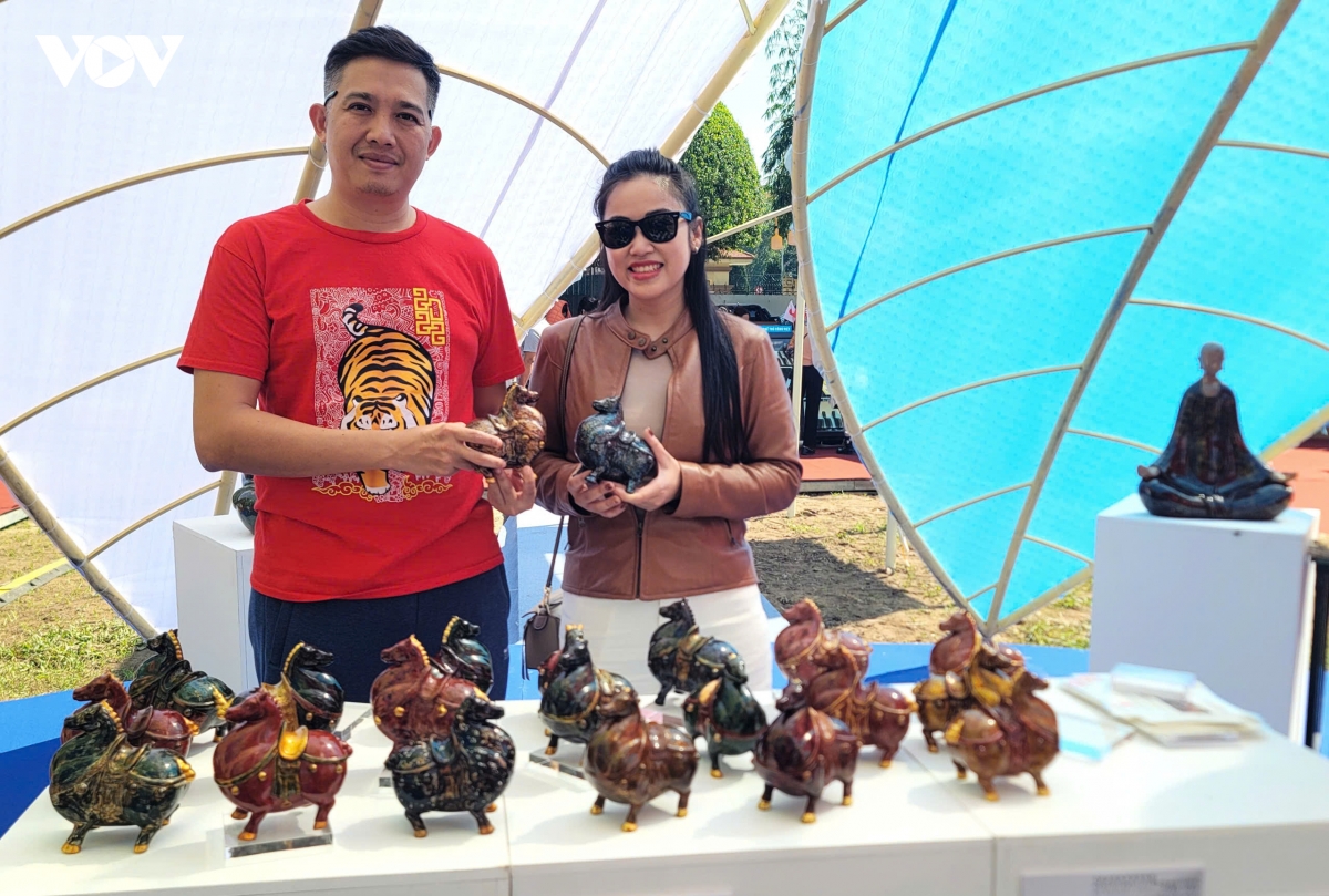 nghe si nghe nhan khi cai bat tay mo ra tinh than moi cho gom viet hinh anh 6
