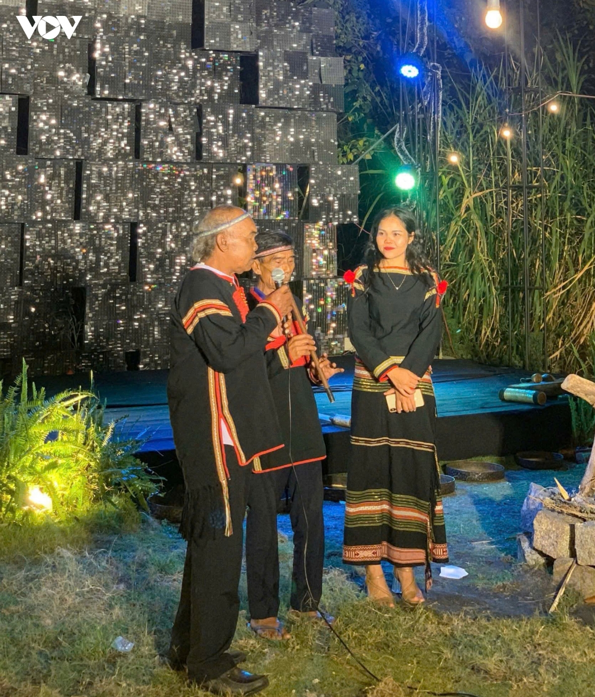 gin giu tinh hoa van hoa cua lan dieu dan ca E De hinh anh 1