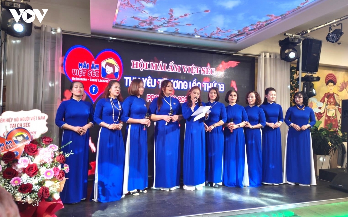 Am ap chuong trinh thu yeu thuong lan thu 13 tai cong hoa sec hinh anh 1