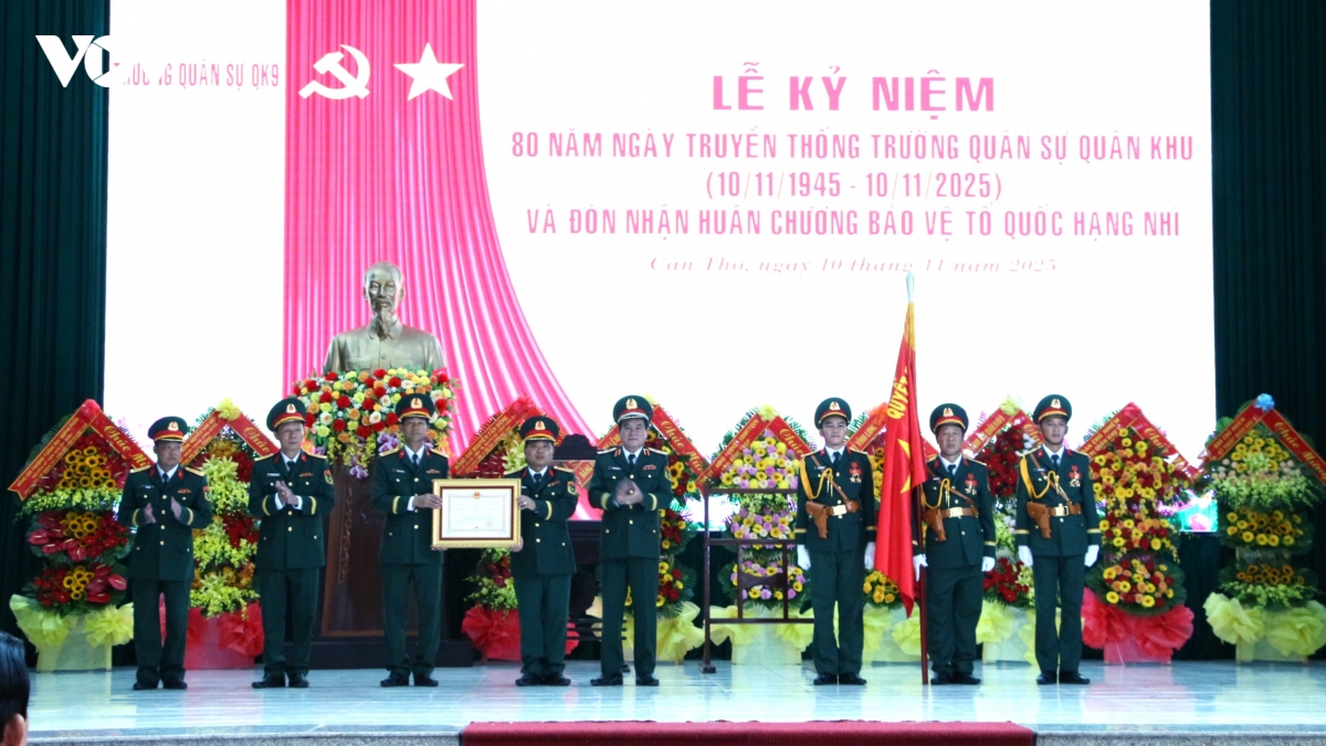 truong quan su quan khu 9 don nhan huan chuong bao ve to quoc hang nhi hinh anh 1