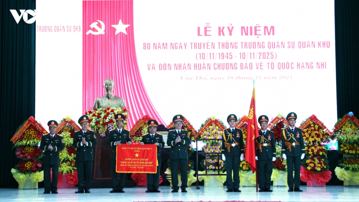 truong quan su quan khu 9 don nhan huan chuong bao ve to quoc hang nhi hinh anh 4