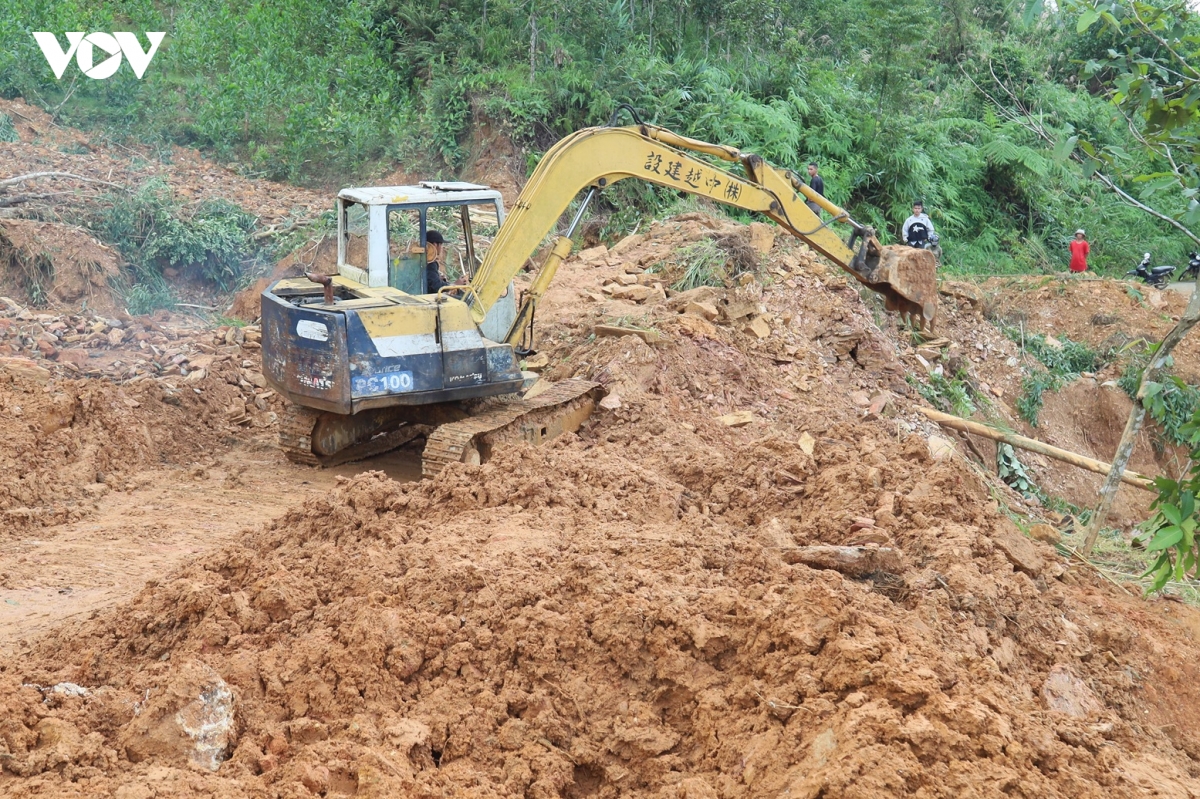 quang ngai tap trung khoi phuc he thong giao thong va mang vien thong hinh anh 2