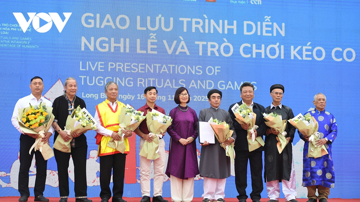 trai trang coi tran trinh dien nghi le va tro choi keo co tai ha noi hinh anh 4