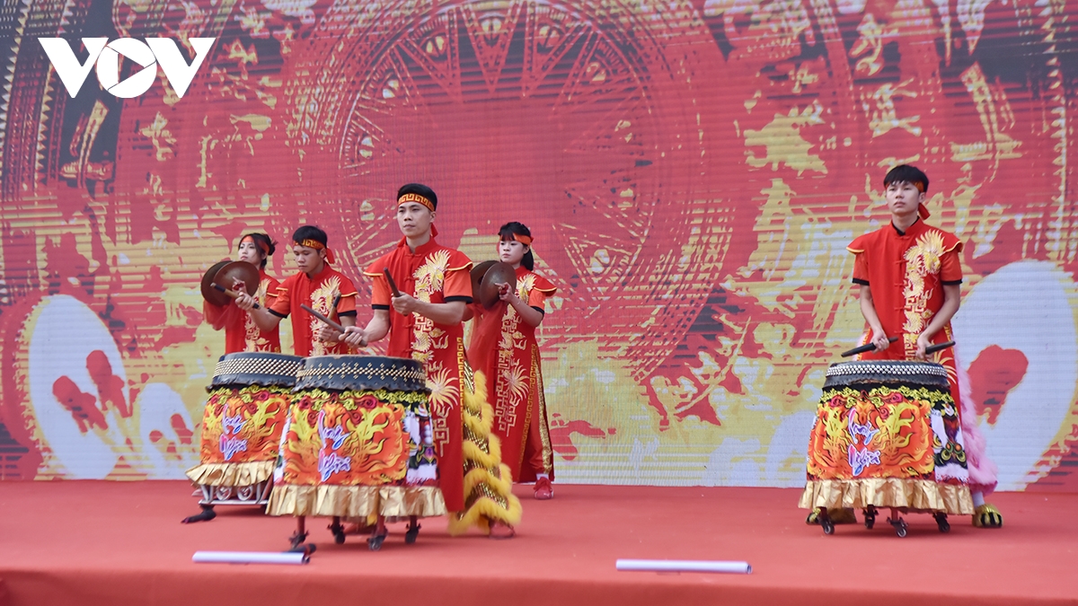 trai trang coi tran trinh dien nghi le va tro choi keo co tai ha noi hinh anh 15