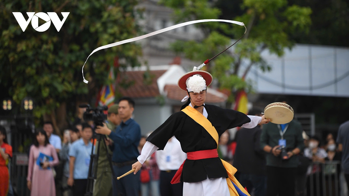 trai trang coi tran trinh dien nghi le va tro choi keo co tai ha noi hinh anh 8