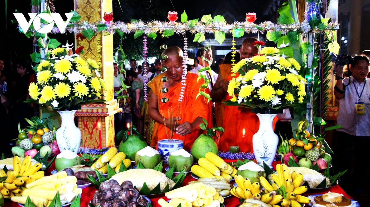 sac mau le cung trang cua dong bao khmer hinh anh 3