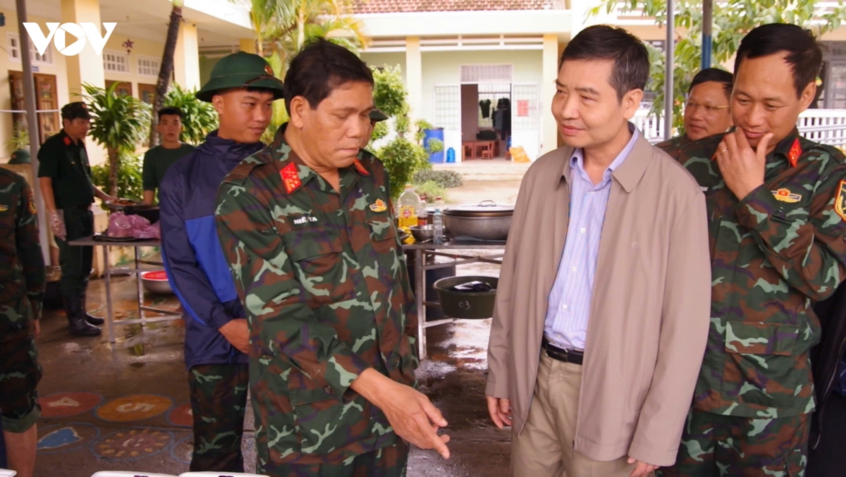 lanh dao tinh Dak lak kiem tra cong tac cuu tro va khac phuc sau lu hinh anh 2
