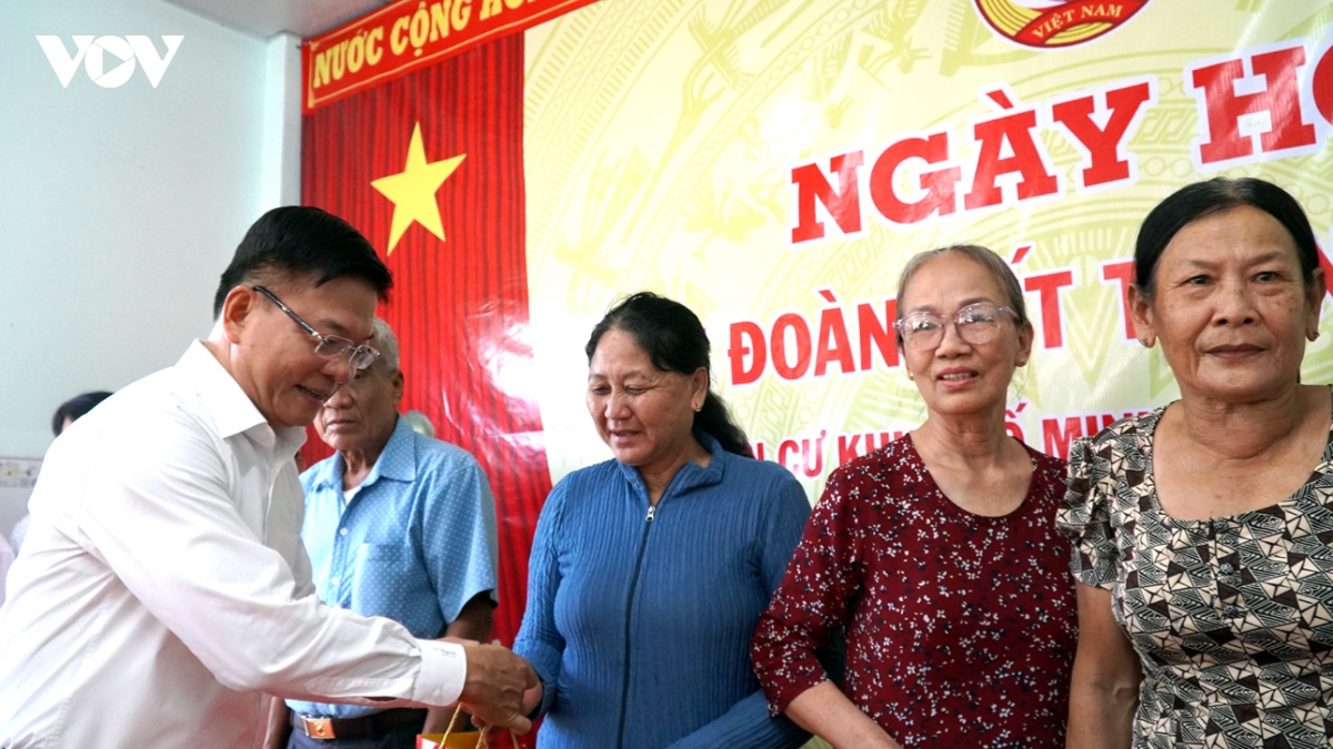 Phó thủ tướng Lê Thành Long dự Ngày hội Đại đoàn kết tại An Giang