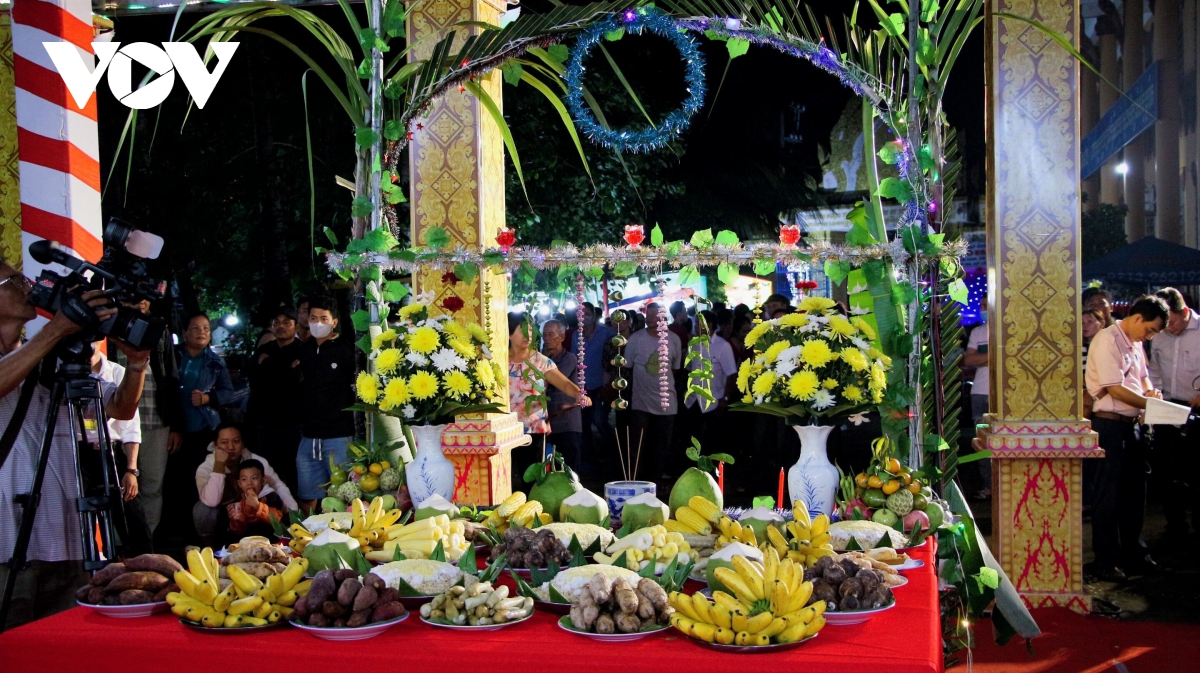 sac mau le cung trang cua dong bao khmer hinh anh 2