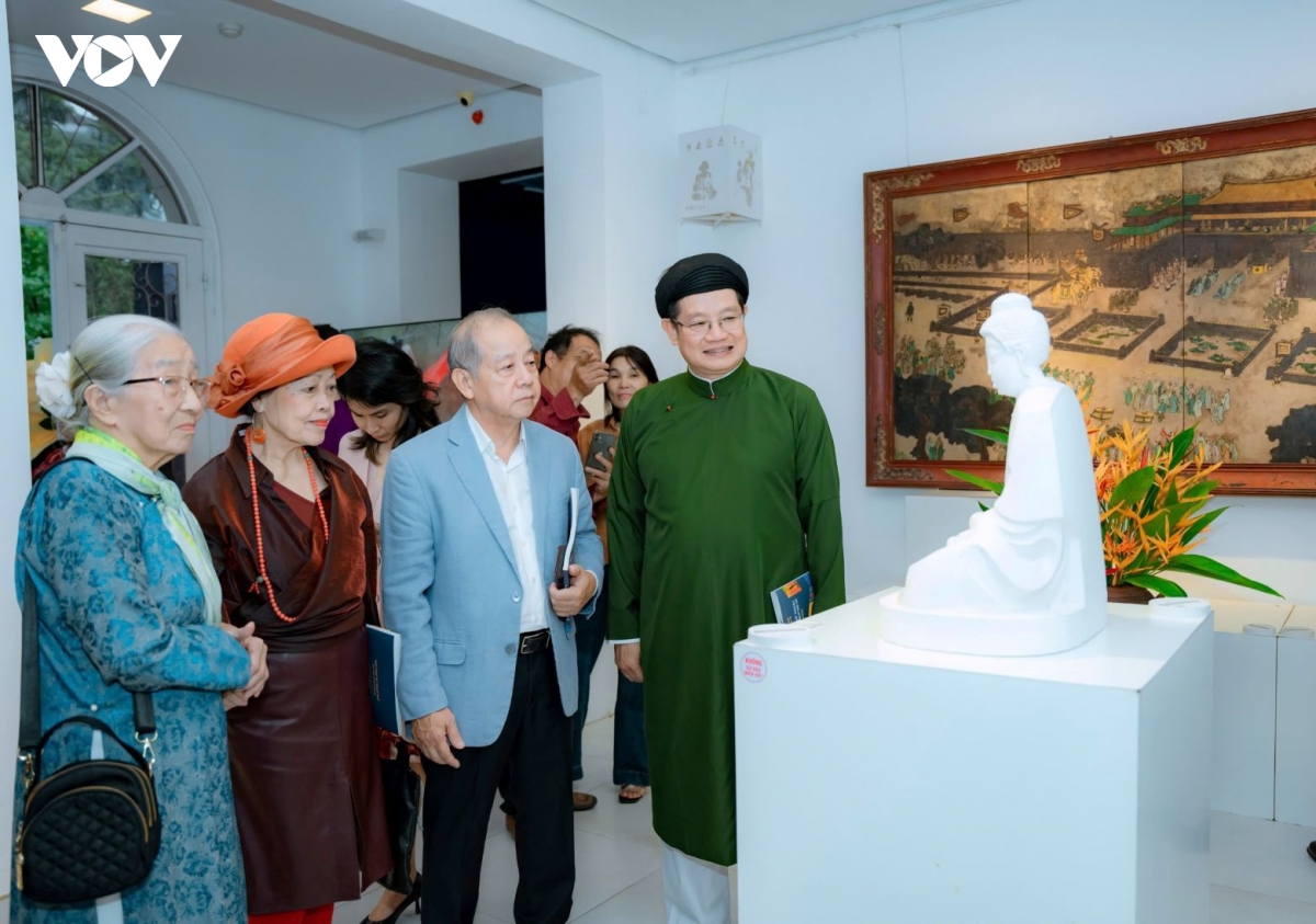 hue gioi thieu tranh cua nhieu ten tuoi lon cua nen my thuat viet nam hinh anh 4