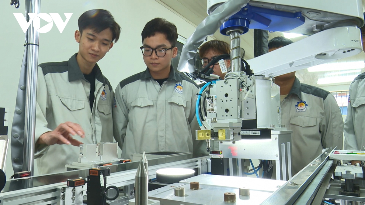 Nguồn nhân lực chất lượng cao “chìa khóa vàng” cho phát triển bền vững