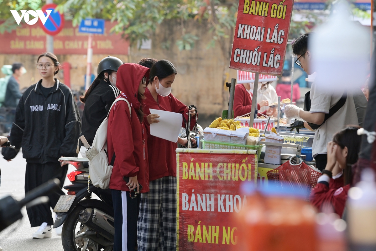 qua vat cong truong niem vui va thach thuc cho suc khoe hoc sinh hinh anh 2