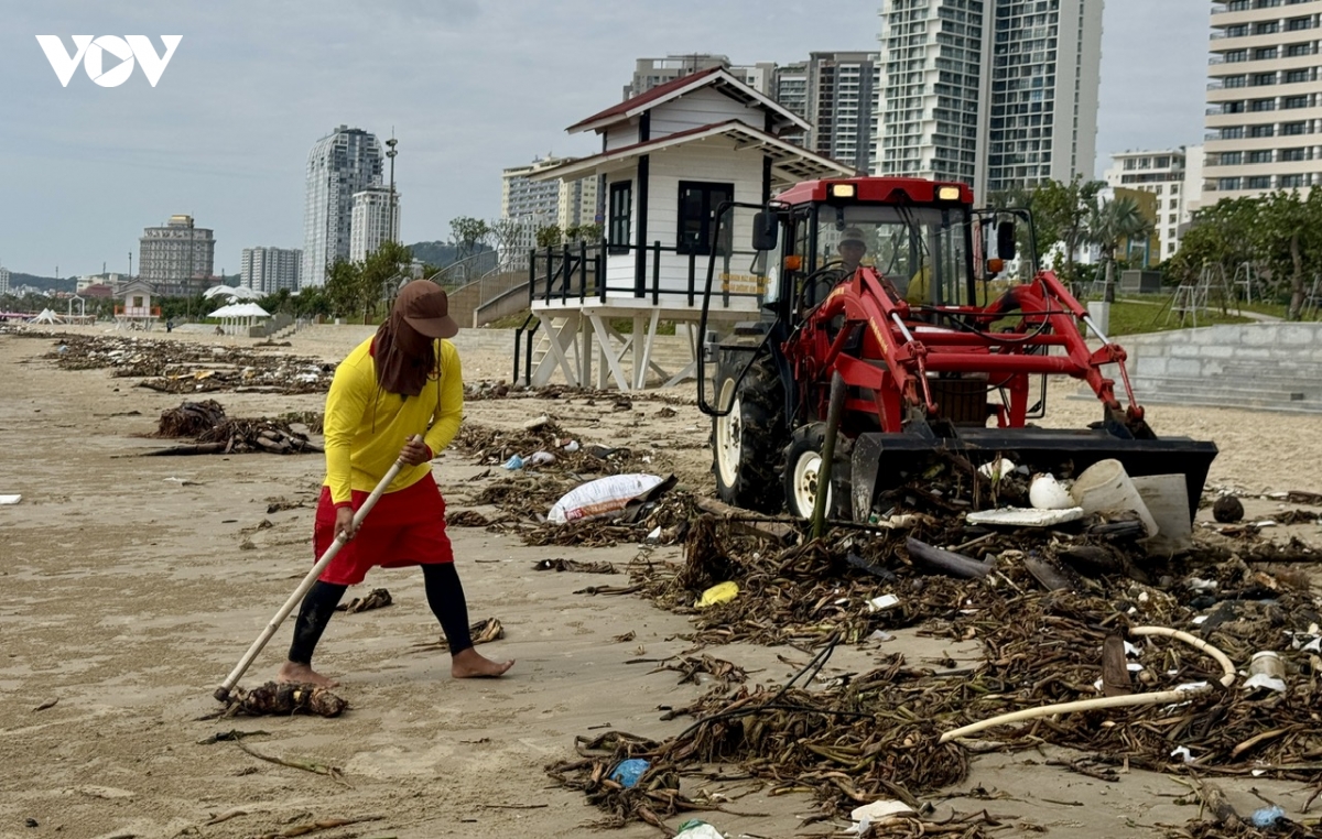 rac dai duong tran vao bo bien o vung tau chua co dau hieu dung lai hinh anh 3