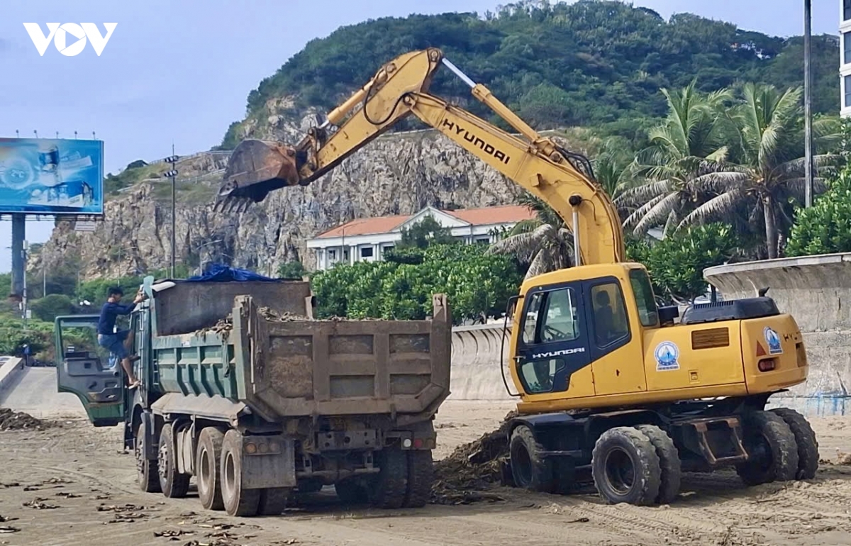 rac dai duong tran vao bo bien o vung tau chua co dau hieu dung lai hinh anh 2