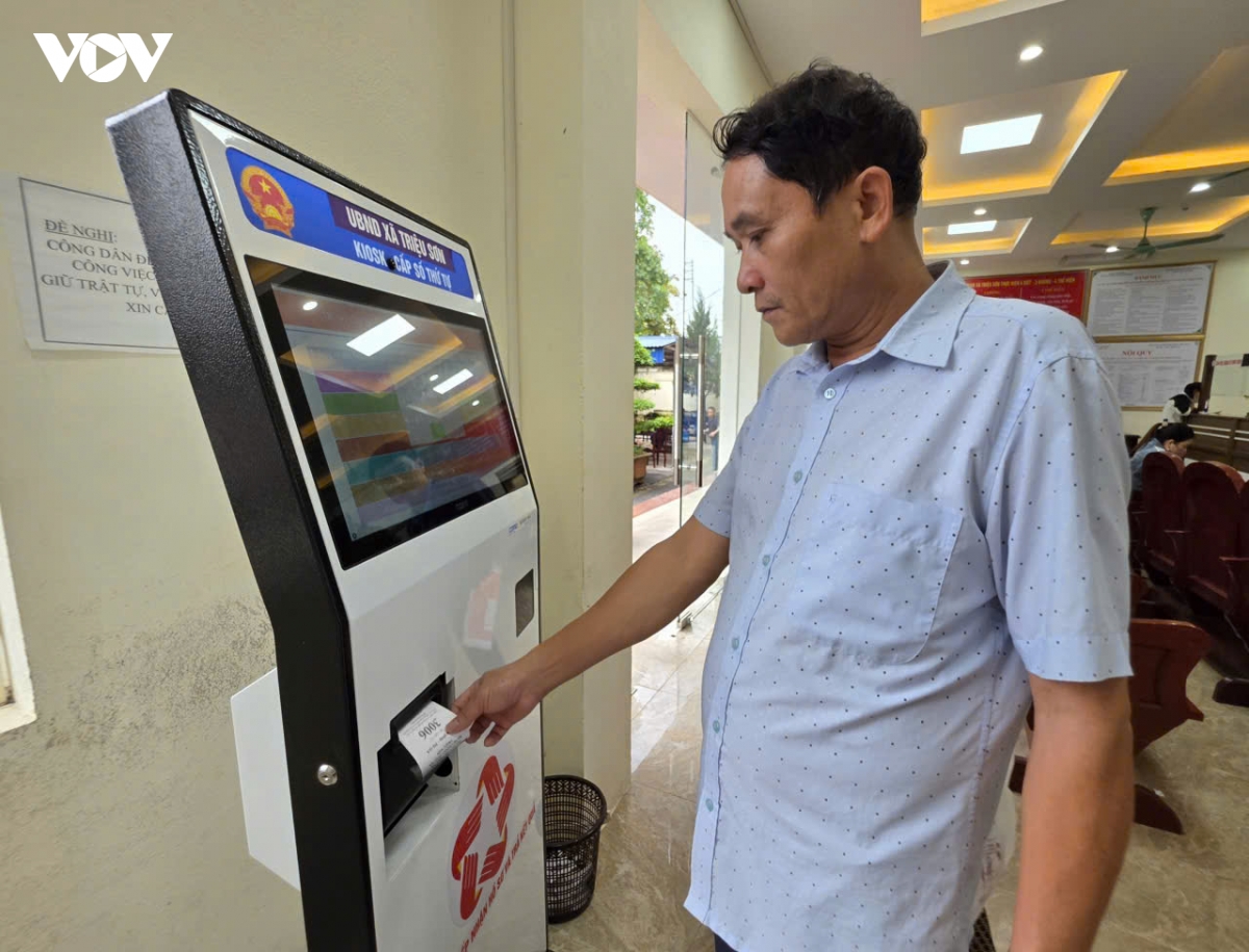 cu the hoa nghi quyet dai hoi Dang bang can bo robot ai hinh anh 3