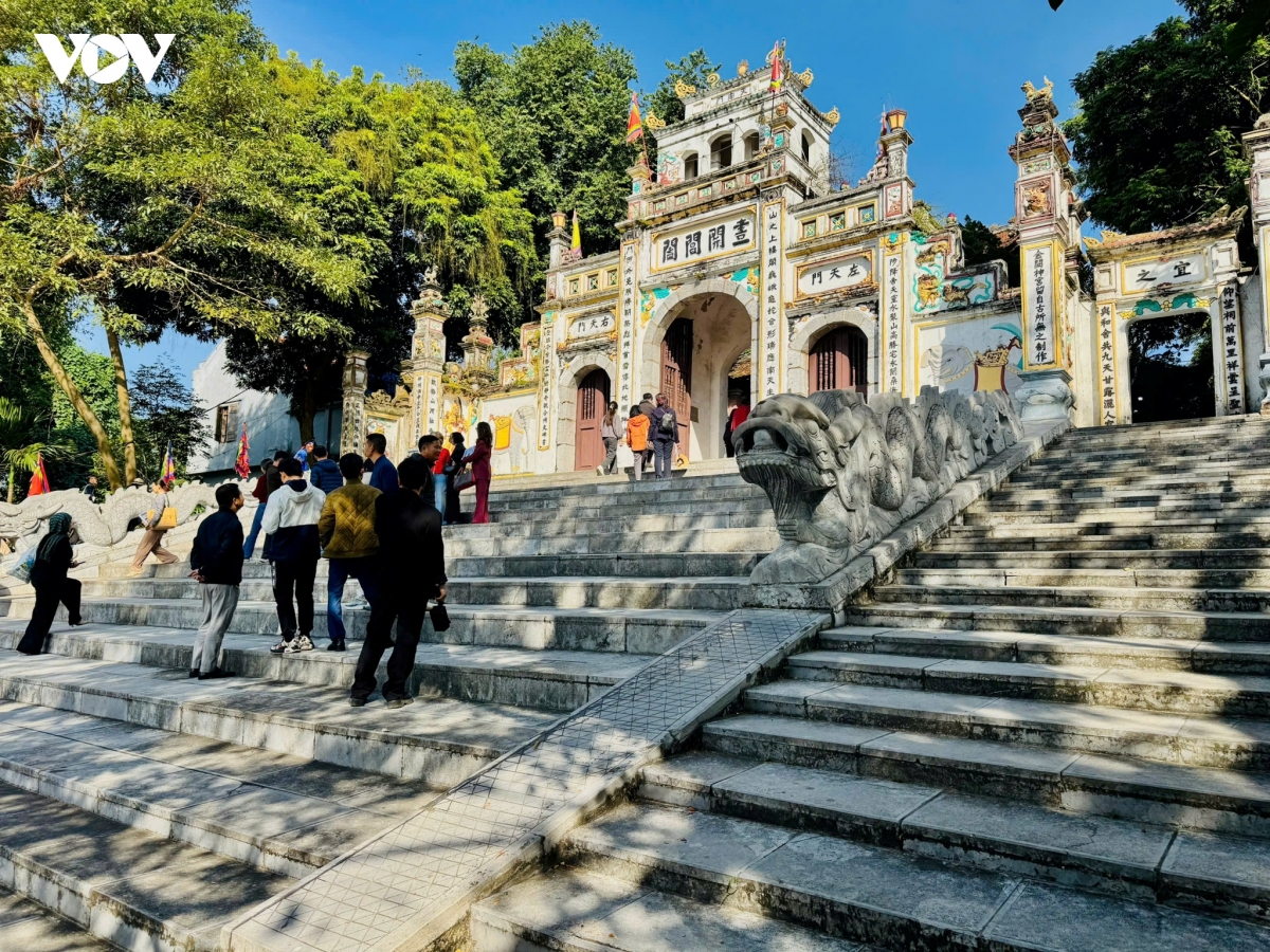 Dua mua roi nuoc Dao thuc tro thanh san pham du lich hap dan hinh anh 2