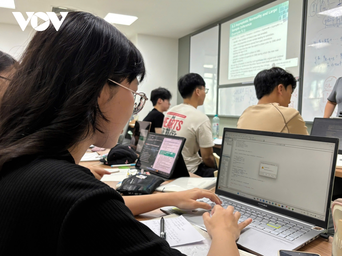 Hỗ trợ kinh phí đào tạo nhân lực “thực chiến” cho Trung tâm tài chính quốc tế