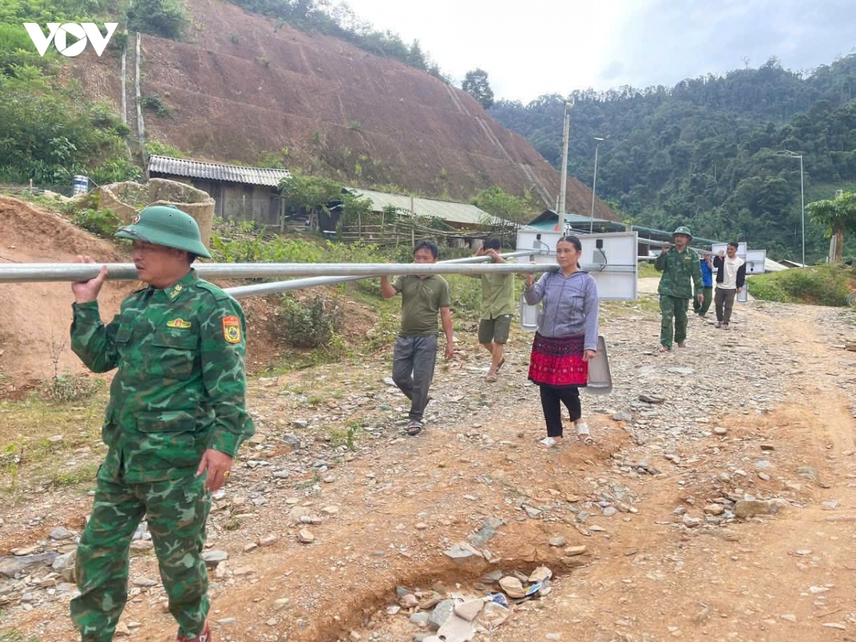 thap sang nhung ban lang vung bien bang suc linh quan ham xanh hinh anh 8