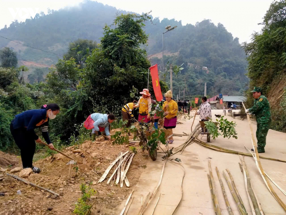 thap sang nhung ban lang vung bien bang suc linh quan ham xanh hinh anh 9