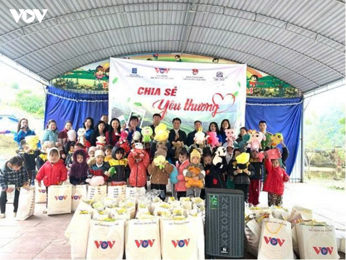 Doan thanh nien khoi quan ly vov trao yeu thuong tai thai nguyen hinh anh 2