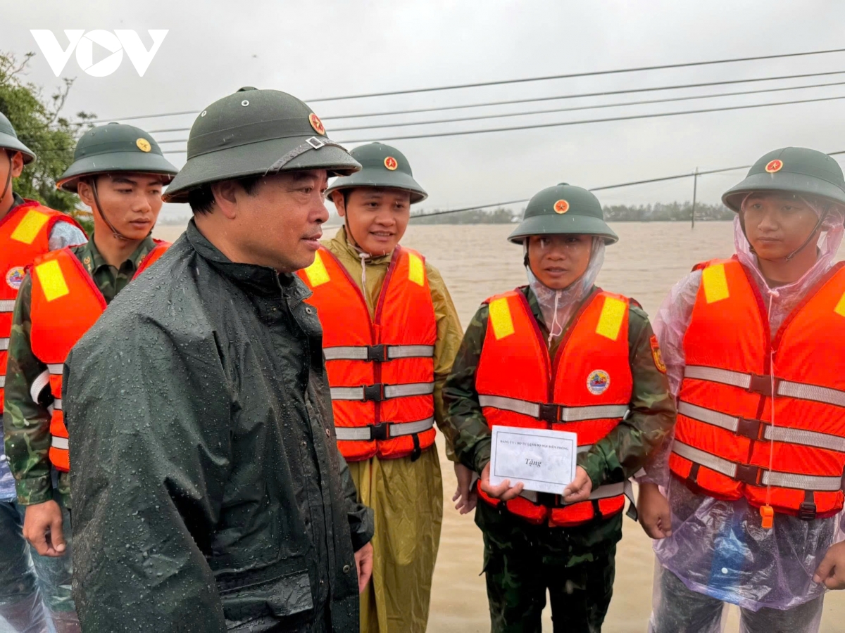 Phó Tư lệnh Bộ đội Biên phòng kiểm tra công tác khắc phục hậu quả mưa lũ ở Đắk Lắk