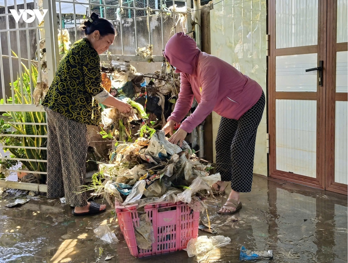 lam Dong khan truong khac phuc hau qua mua lu, doi pho nguy co dich sot xuat huyet hinh anh 1