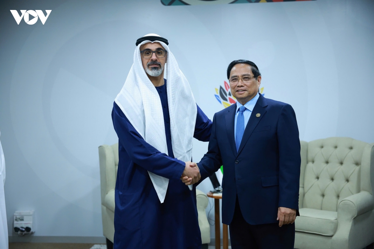 thu tuong gap hoang thai tu abu dhabi, cac tieu vuong quoc A-rap thong nhat hinh anh 1