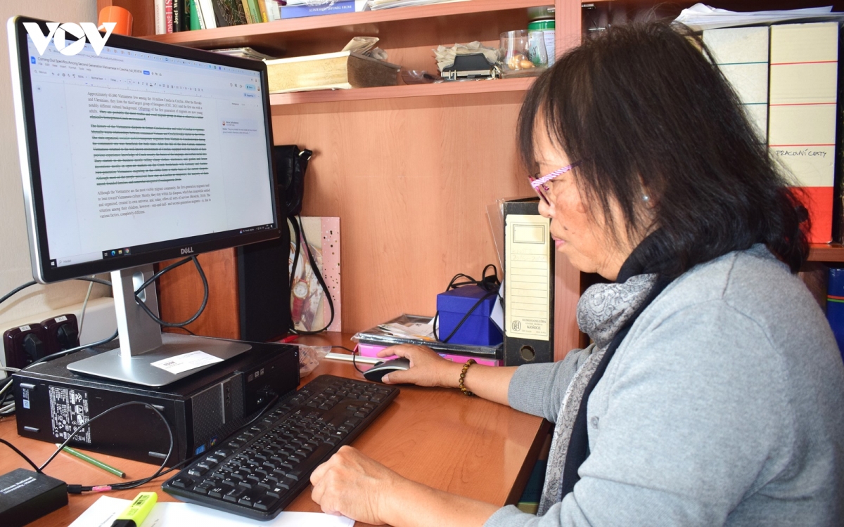 nguoi gin giu, lan toa van hoa va ngon ngu viet nam tai cong hoa sec hinh anh 2