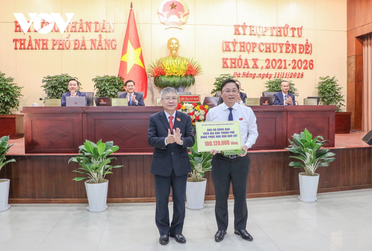 Đại biểu HĐND TP Đà Nẵng quyên góp hơn 100 triệu đồng khắc phục hậu quả bão lụt