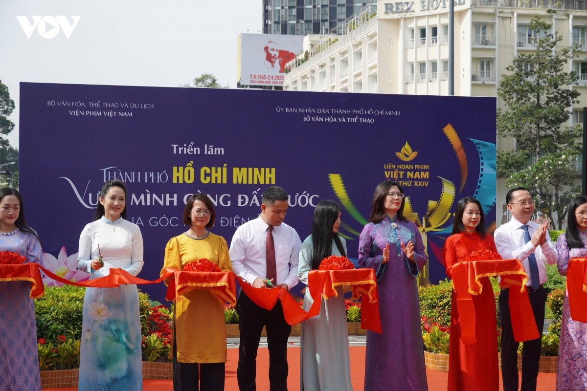 250 buc anh ke chuyen tp.hcm qua ong kinh dien anh hinh anh 4