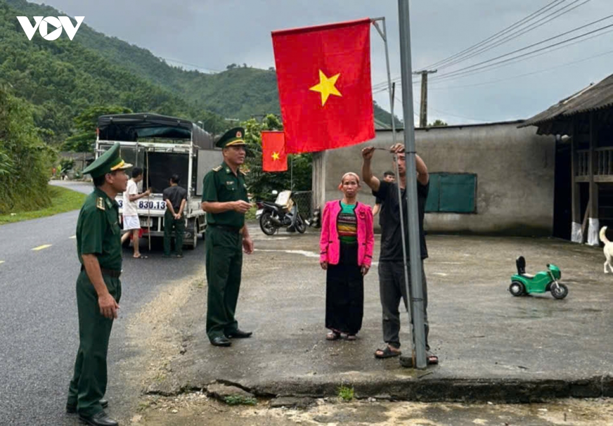 thap sang nhung ban lang vung bien bang suc linh quan ham xanh hinh anh 2