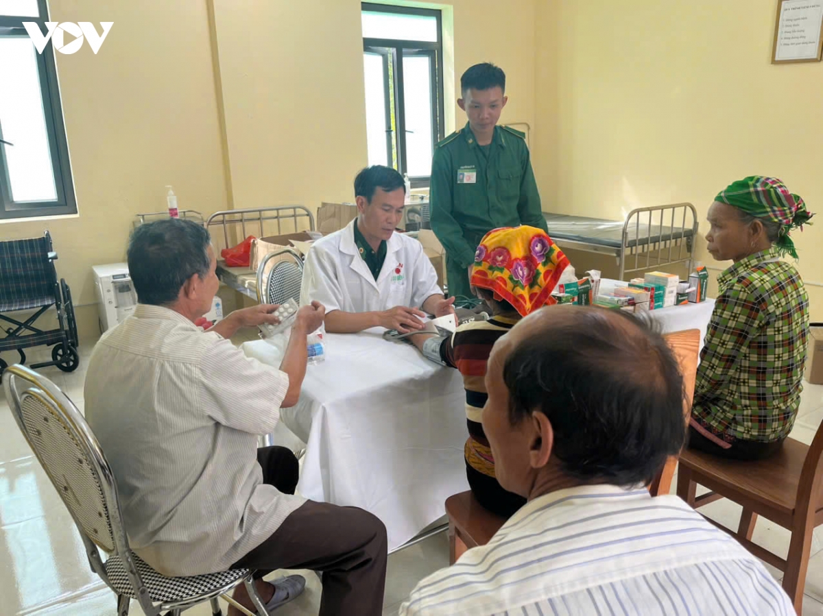 thap sang nhung ban lang vung bien bang suc linh quan ham xanh hinh anh 3