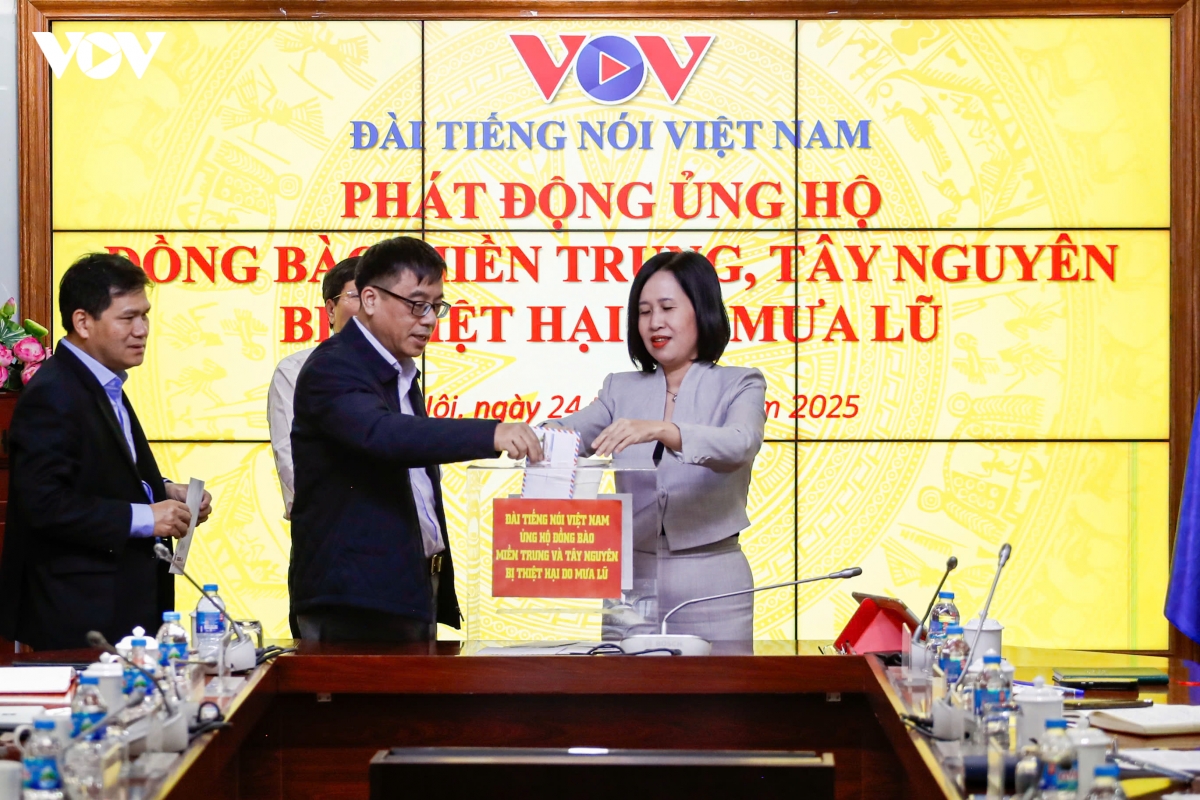 vov phat dong ung ho dong bao mien trung - tay nguyen bi thiet hai do mua lu hinh anh 3