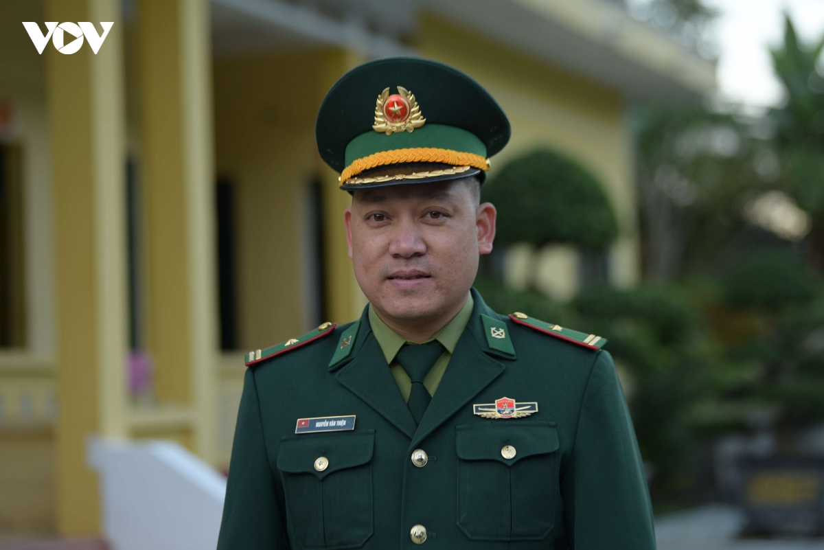 thap sang vung bien bang mo hoi va trai tim nguoi linh hinh anh 2